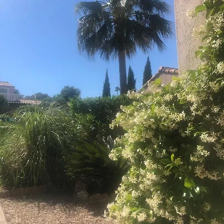 Village בית נופש רוקברון-סור-ארז'נס